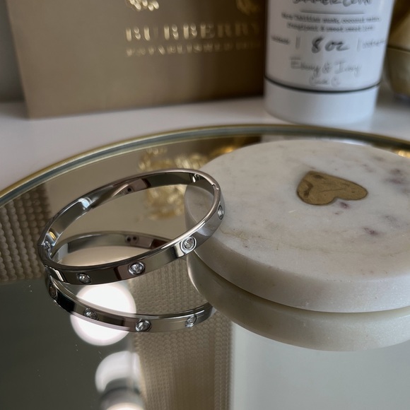 NWT silver love bangle bracelet - Picture 2 of 7